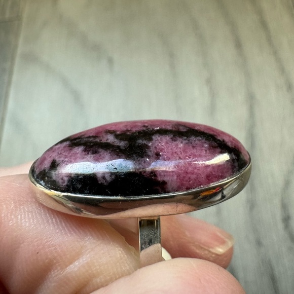 Large Rhodonite Ring - Picture 3 of 15